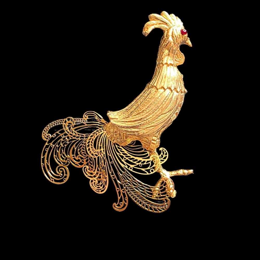 Elegant Gold Rooster Brooch